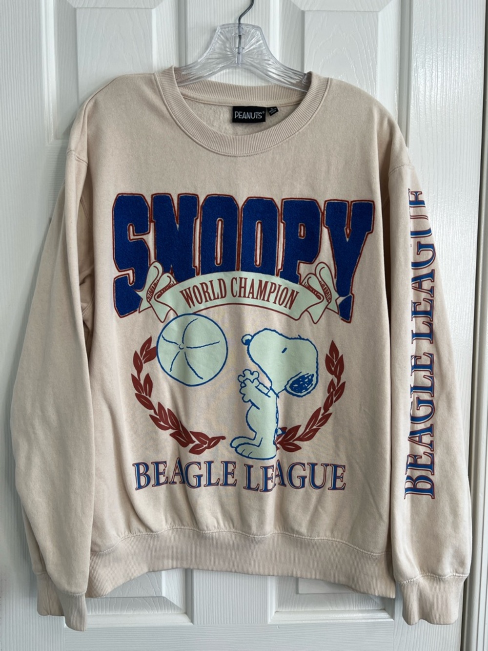 Peanuts Snoopy Beagle league sleeve spell out sweater size large